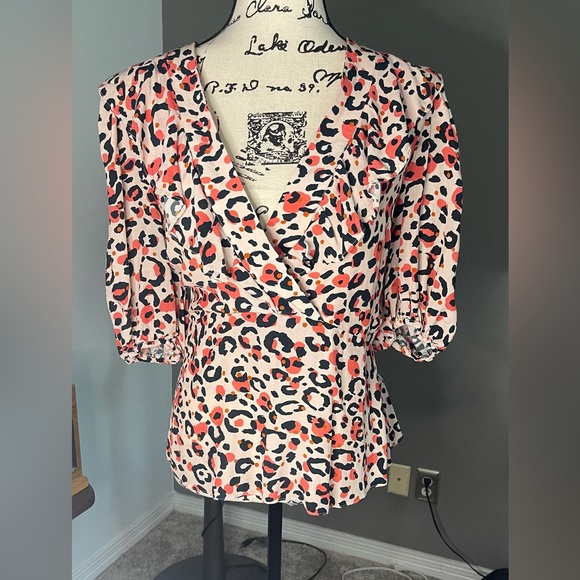 Ted Baker - Beautiful and Feminine Animal Print Blouse with V-neck - Picture 2 of 14